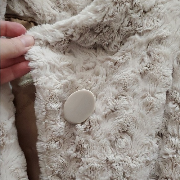 DENNIS BRASSO Faux Fur 1 Button Closure Coat in Alabaster Size Large - Picture 3 of 8